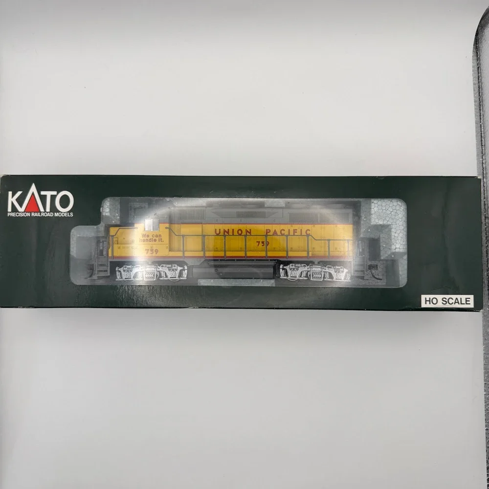 Kato EMD GP35 Phase Ib Union Pacific HO Scale Yellow #759 37-04G Diesel Engine